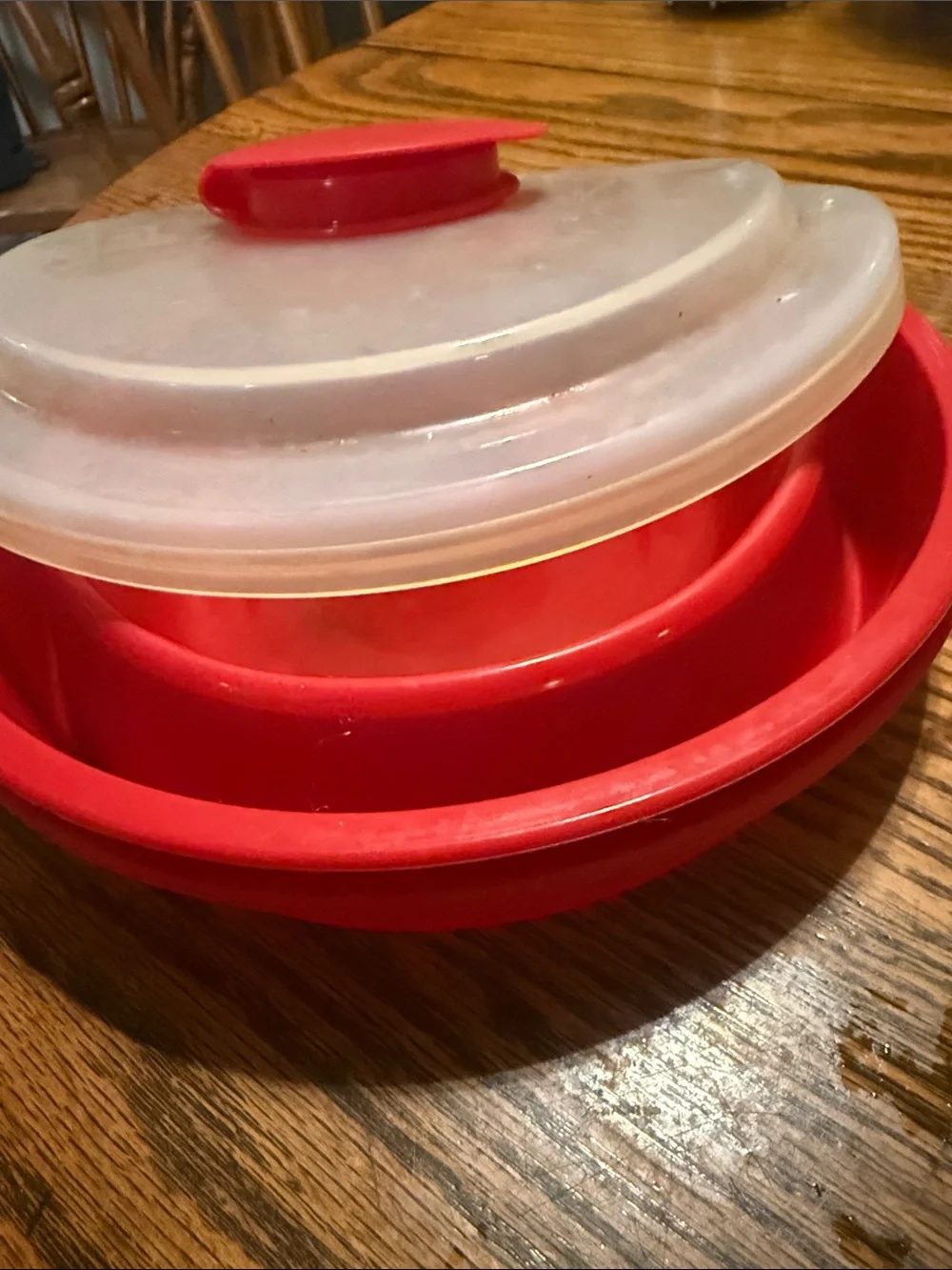 Pampered Chef Collapsible Silicone Microwave Popcorn Bowl with White Lid